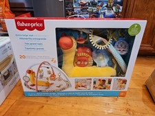 Fisher-Price Go Wild Gym & Giraffe Wedge, Baby Activity Gym mit Spielmatte Musical