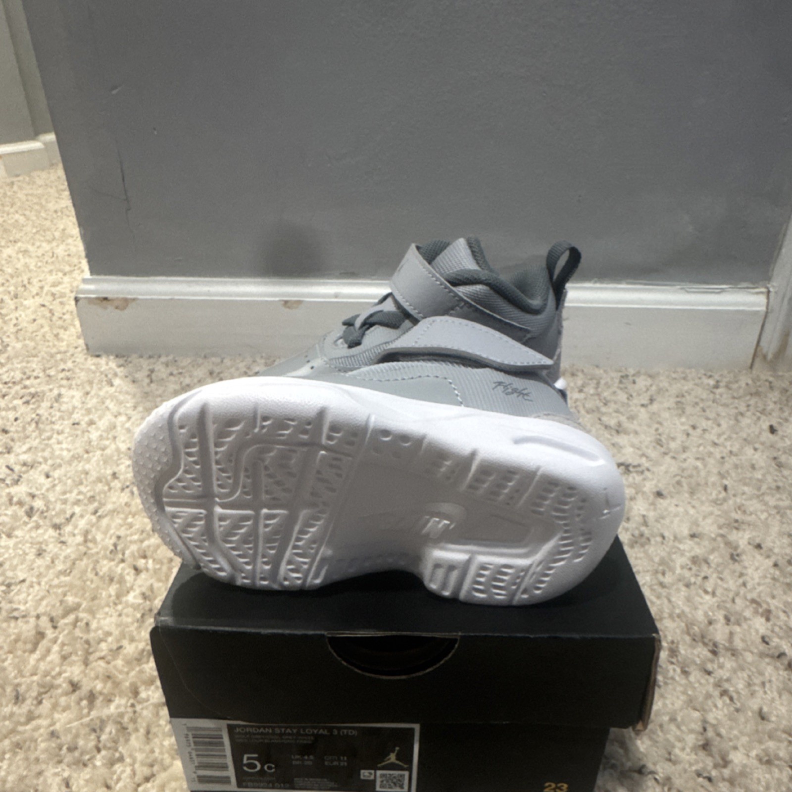 Jordan Stay Loyal 3 TD Wolf Grey Cool Grey White Athletic Shoes 5c Unisex Kids thumbnail 4