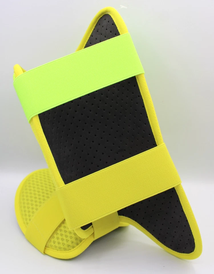 Nike Diamond Batters Leg Guard RHH NCAA Adulto Volt Gelo/Sônico Amarelo/Preto - Imagem 3 de 4