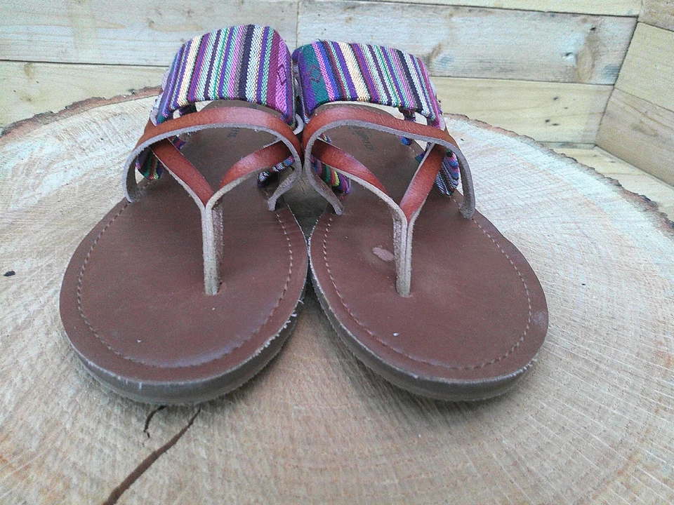 Mossimo Supply Co Sandalia Mujer 7 Marrón Tanga Cordones Planos Cuero Boho Azteca Foto 4 de 4