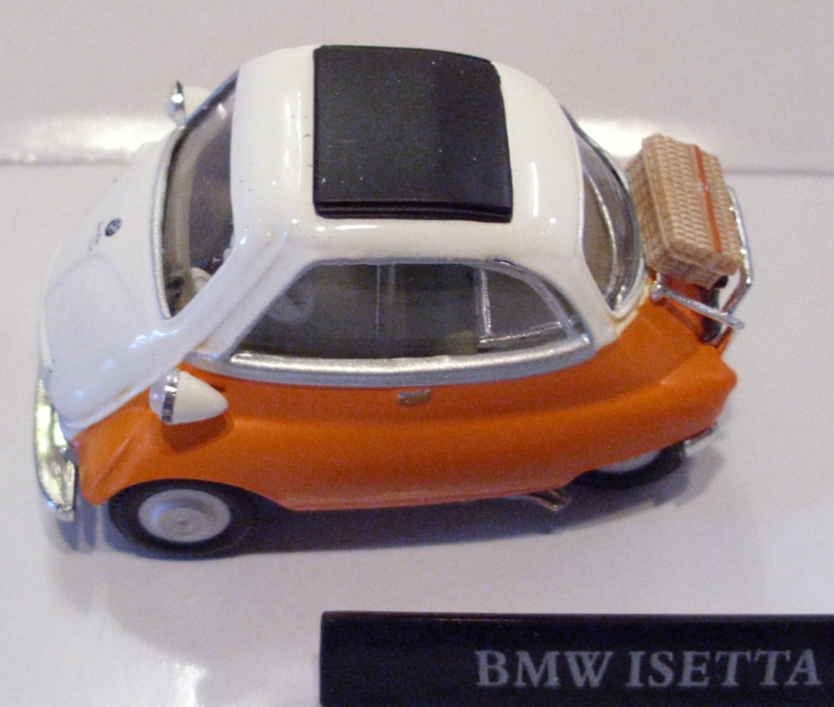 CARARAMA 4-12370 BMW Isetta 250 Bubble Car Orange 1/43 Scale New