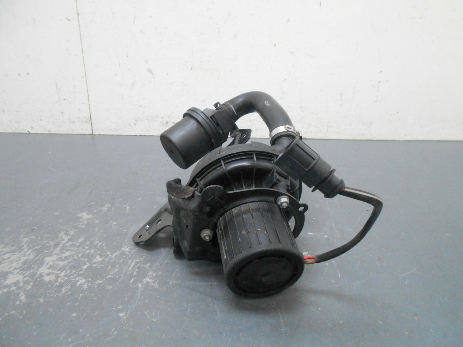 2014 11 12 13 14 Audi R8 V10 Secondary Air Pump A.I.R.  #01602 i1