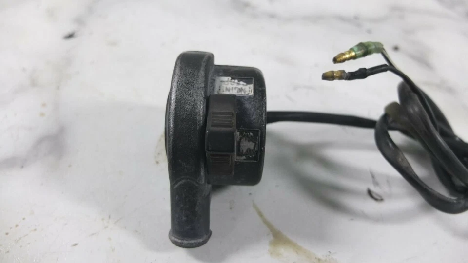 82 83 雅马哈 XT200 XT 200 右手控制油门外壳  — 第 2/4 张图片