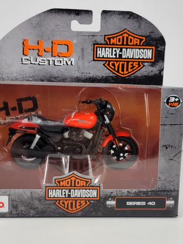 Maisto Motorcycles Harley-Davidson 2015 Street 750 Motorcycle - Picture 2 of 9