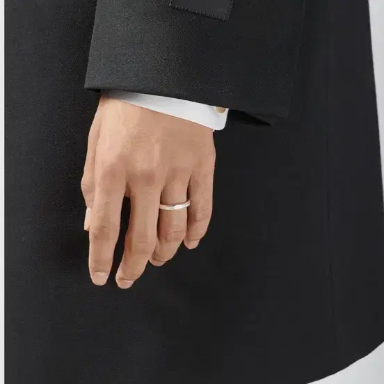 Gucci Diagonal Interlocking G Ring, Size 14, Pre-… - image 7