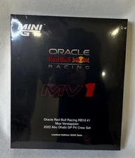 Mini GT 1:64 Oracle Red Bull Racing RB18 #1 Max V. 2022 Pit Crew Set