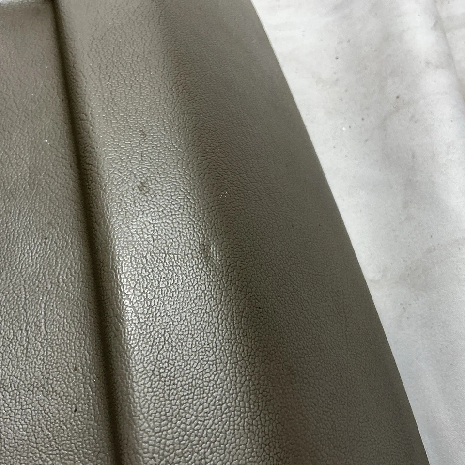 2003-2004 HUMMER H2 RECESSED CENTER CONSOLE ARMREST LID GRAY & HINGE OEM - Image 3 of 4