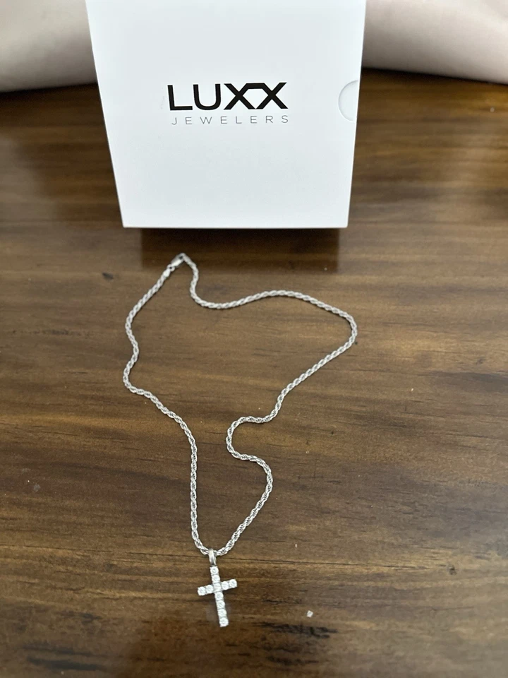 LUXX | VAN XANDER Corrente de corda de prata com pingente cruzado - Imagem 2 de 4