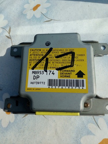 Mitsubishi Colt V CJO Steuergerät Airbag X6T39772 MB953174