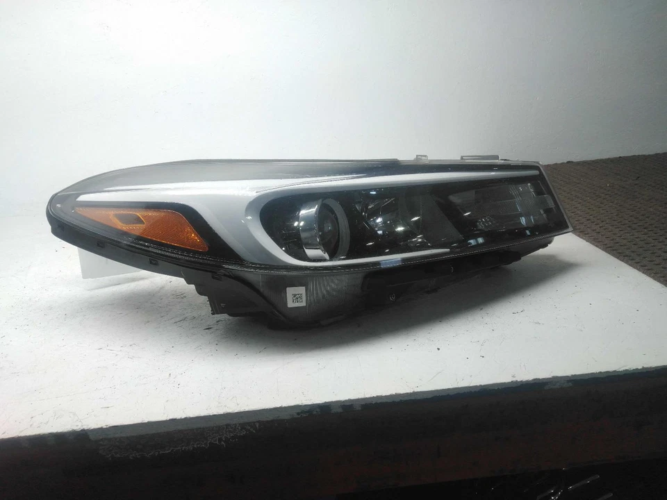 Used Right Headlight Assembly fits: 2017 Kia Forte Mexico built VIN 3 1st digit - Изображение 2 из 4