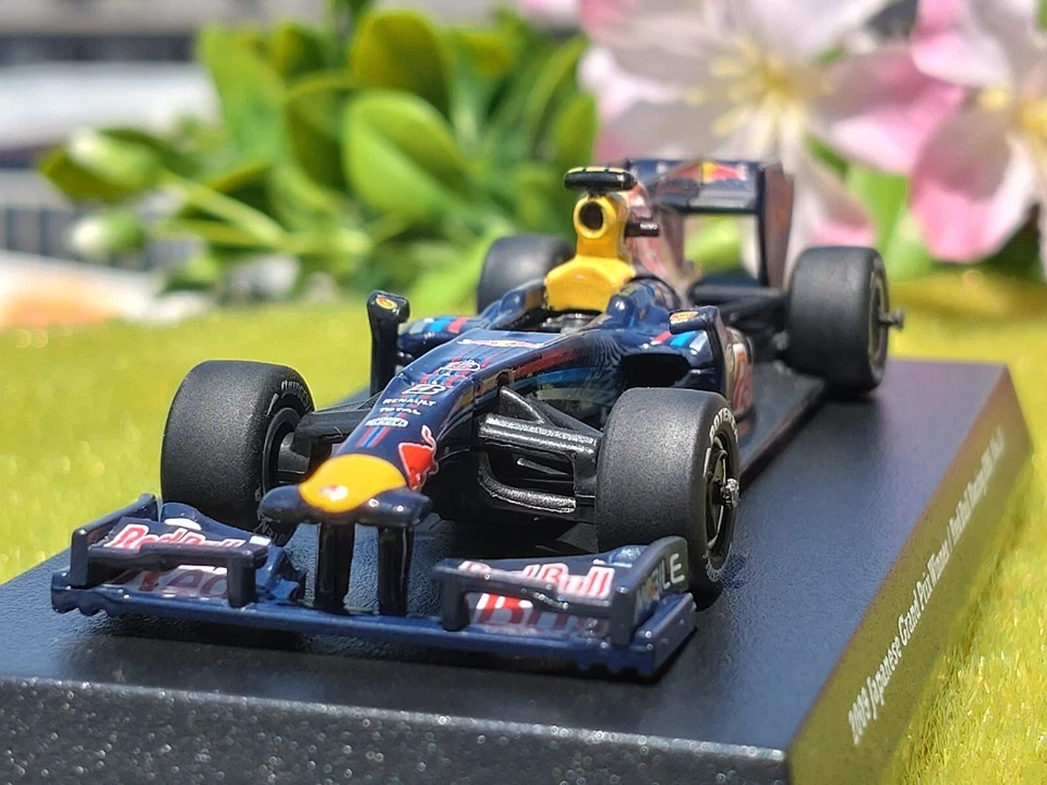 Red Bull Renault / RB5 / 2009 / No.15 Sebastian Vettel / 1/64 Diecast / Kyosho - Image 3 of 4