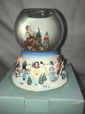 PartyLite- SANTA AT HIS SHOP - MUSICAL TEALIGHT SNOW GLOBE- P8202 RETIRED