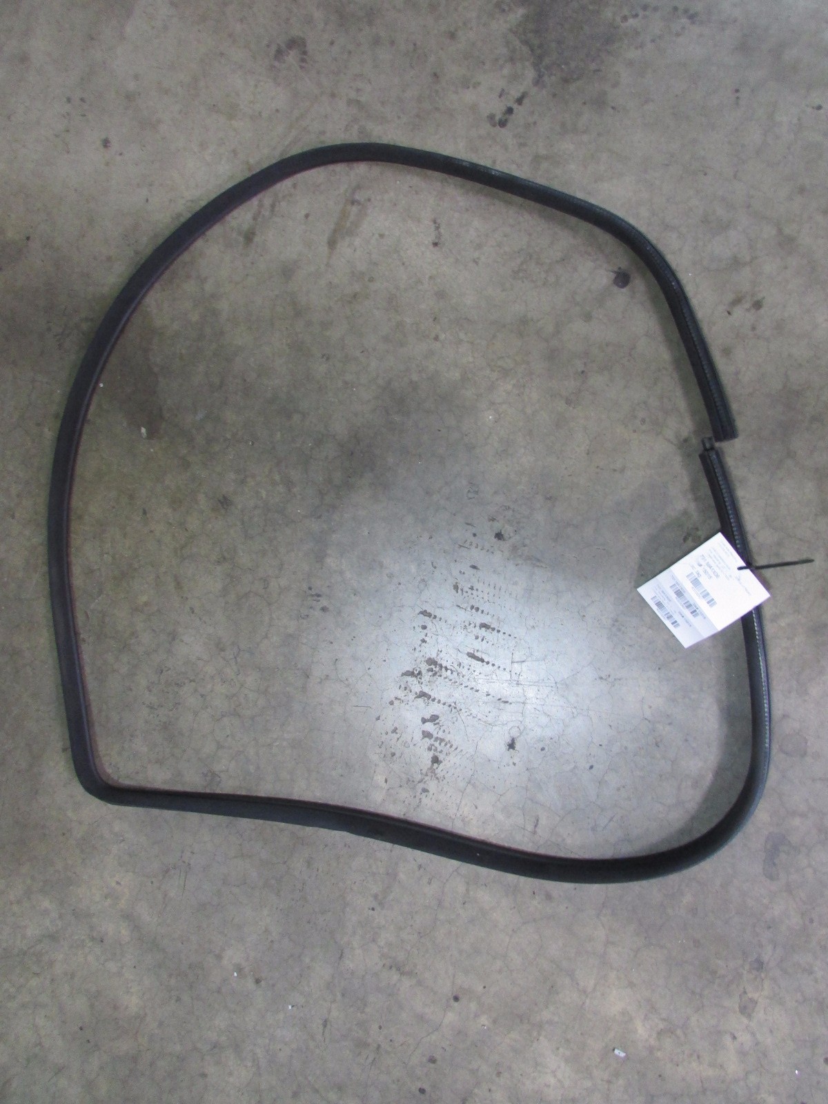 Maserati Quattroporte, LH Left Front Rubber Door Gasket, Used, P/N 67475500