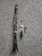 Selmer Signet Resonite Bb Clarinet With Extra Mouthpiece And Music Holder