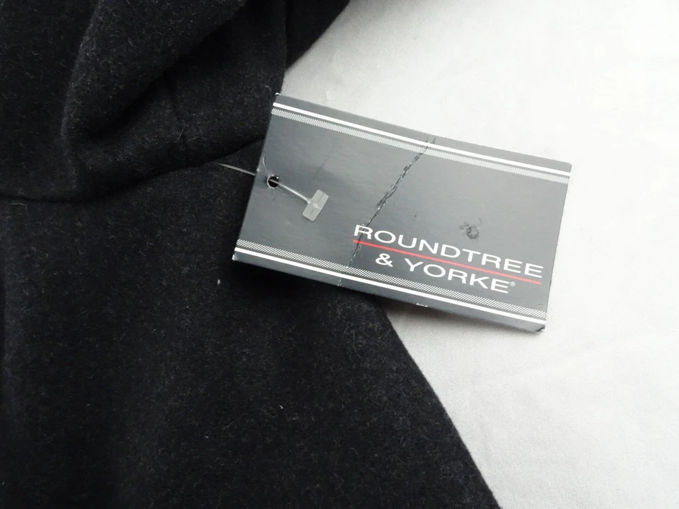 Roundtree & Yorke Luxurious Wool Men Coat Size M - Image 4 of 4