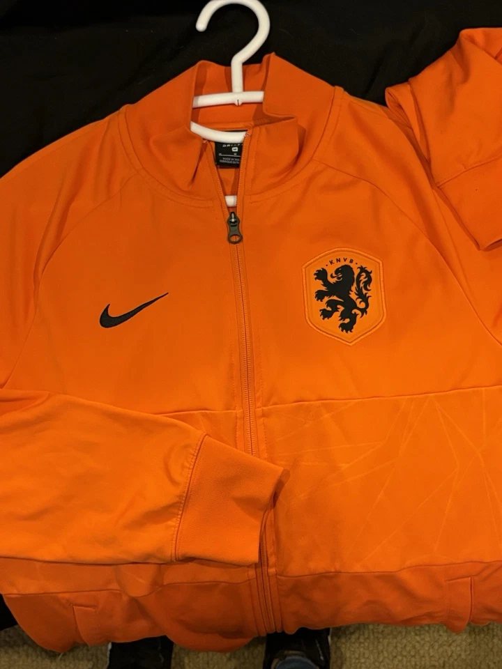 Nike (KNVB) Mediana Holanda Fútbol Pista Chaqueta Naranja Cremallera Completa Logo León Foto 3 de 4