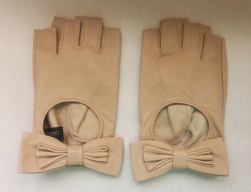 NEW CAROLINA AMATO NEW YORK FINGERLESS BEIGE LEATHER BOW DRIVING GLOVES 7.5