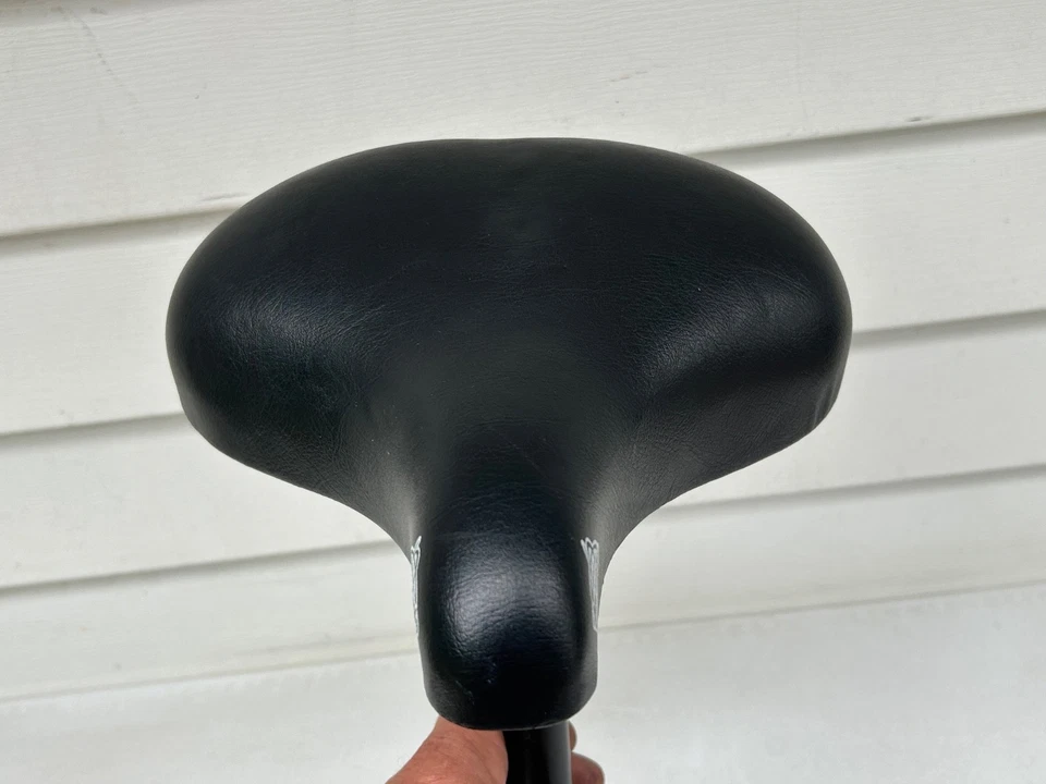 Huffy Wide Beach Cruiser Mountain Cruiser Road Bike X-Wide Seat W/ Post Black - Image 3 of 4