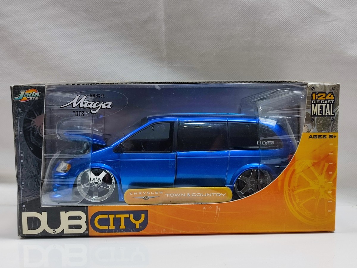 Jada Toys 1/24 Chrysler Town & Country Rare American MiniVan