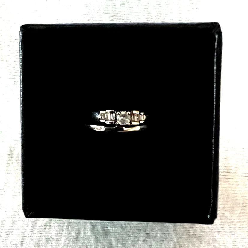 Platinum Diamond Ring Set Baguette & Round Cut  Pt900- Appx .25pts., 4.8 g, 6.75 - Image 3 of 4