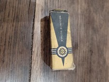 VIEILLE BOUGIE DE VOITURE