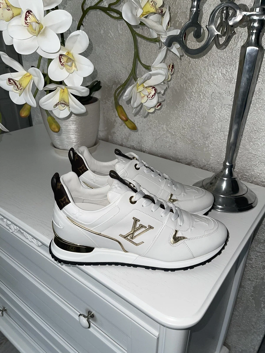 LOUIS VUITTON Calfskin Monogram Run Away Sneakers 41 White 1304948