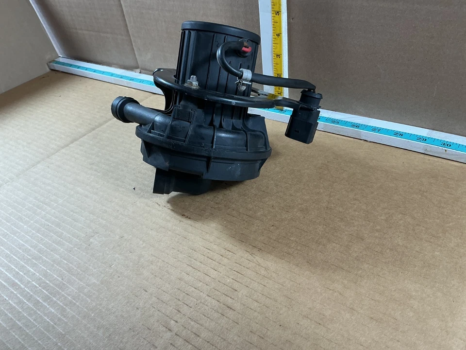 Bomba de injeção de ar secundária Audi A7 Quattro 2012-2018 com suporte 079959253 fabricante de equipamento original - Imagem 4 de 4