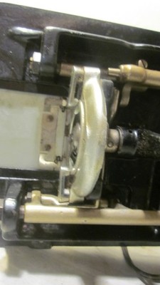 Vintage Collectible Sewing Machine 