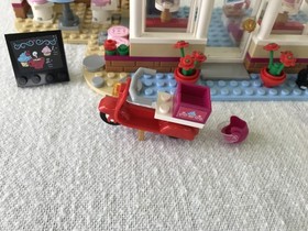 LEGO FRIENDS: Heartlake Cupcake Cafe (41119) Complete, no instructions