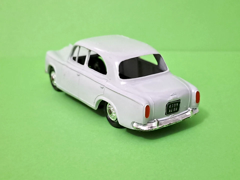 ANCIENNE NOREV - PEUGEOT 403 - IN PLASTICA CON TELAIO IN LAMIERA - 1:43 - Immagine 2 di 4