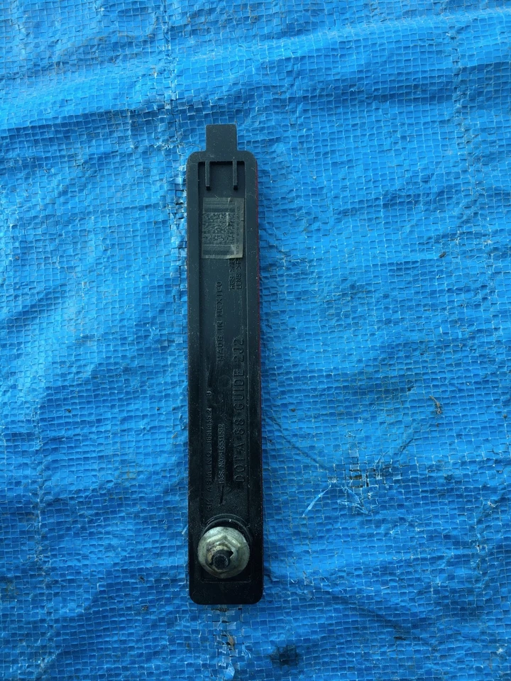 GMC ACADIA ROJO PARACHOQUES TRASERO REFLECTOR 2013-2016 CTS 2008-2013 OEM TRASERO GENUINO GM Foto 2 de 2