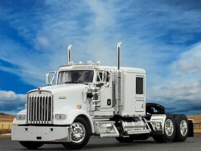 1/64 DCP WHITE KENWORTH W900L W/ 60'' FLAT TOP SLEEPER