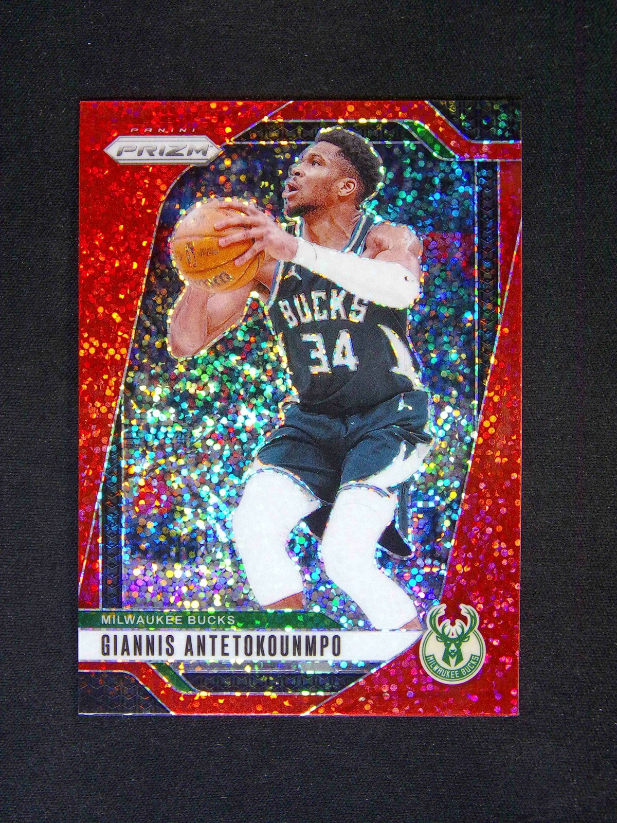 2024-25 Panini Prizm Giannis Antetokounmpo #85 Red Sparkle SSP