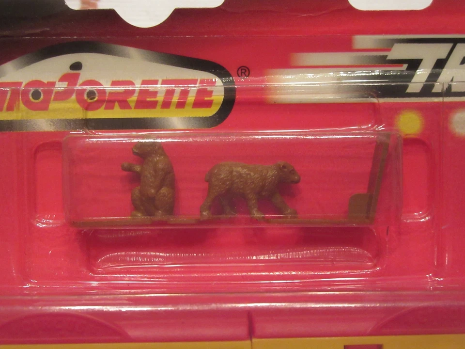 Majorette 1/87 Scale Magic Circus Kenworth T600 Tractor & Trailer   Yellow - Image 4 of 4