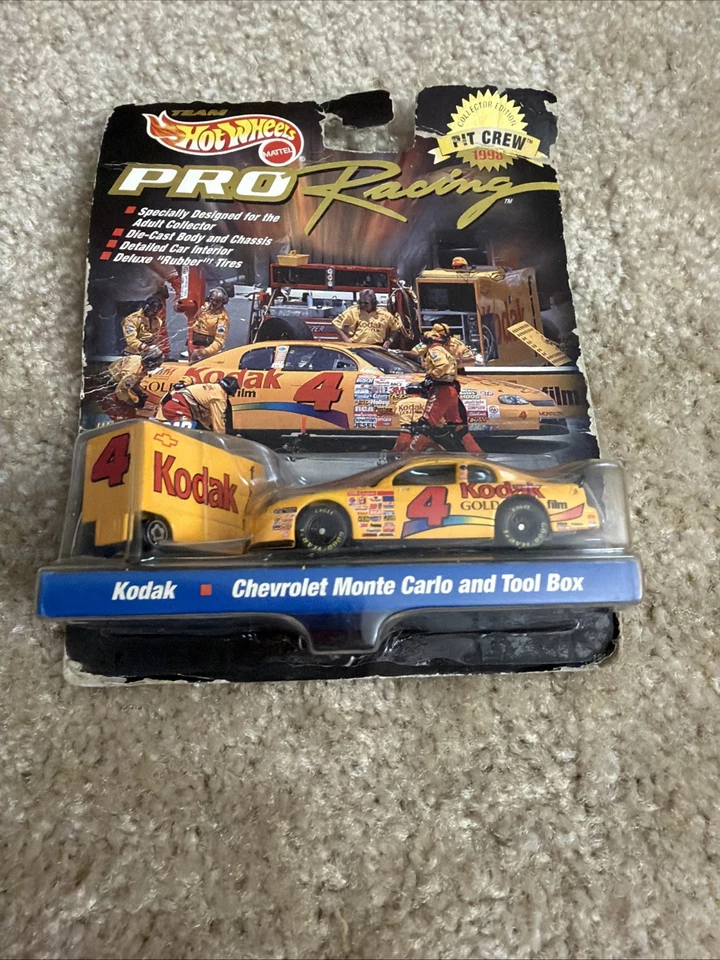 1998 NASCAR Hot Wheels Pit Crew #4Bobby Hamilton 1/64Chevy Monte Carlo & ToolBox - Image 3 of 4