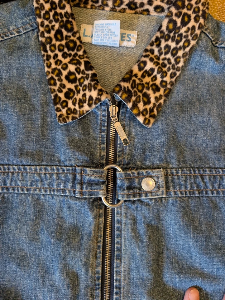 Chaqueta de Jean Para Mujer L.A. Azul Leopardo Guepardo Estampado Animal Borde 26/28W De Colección Foto 3 de 4