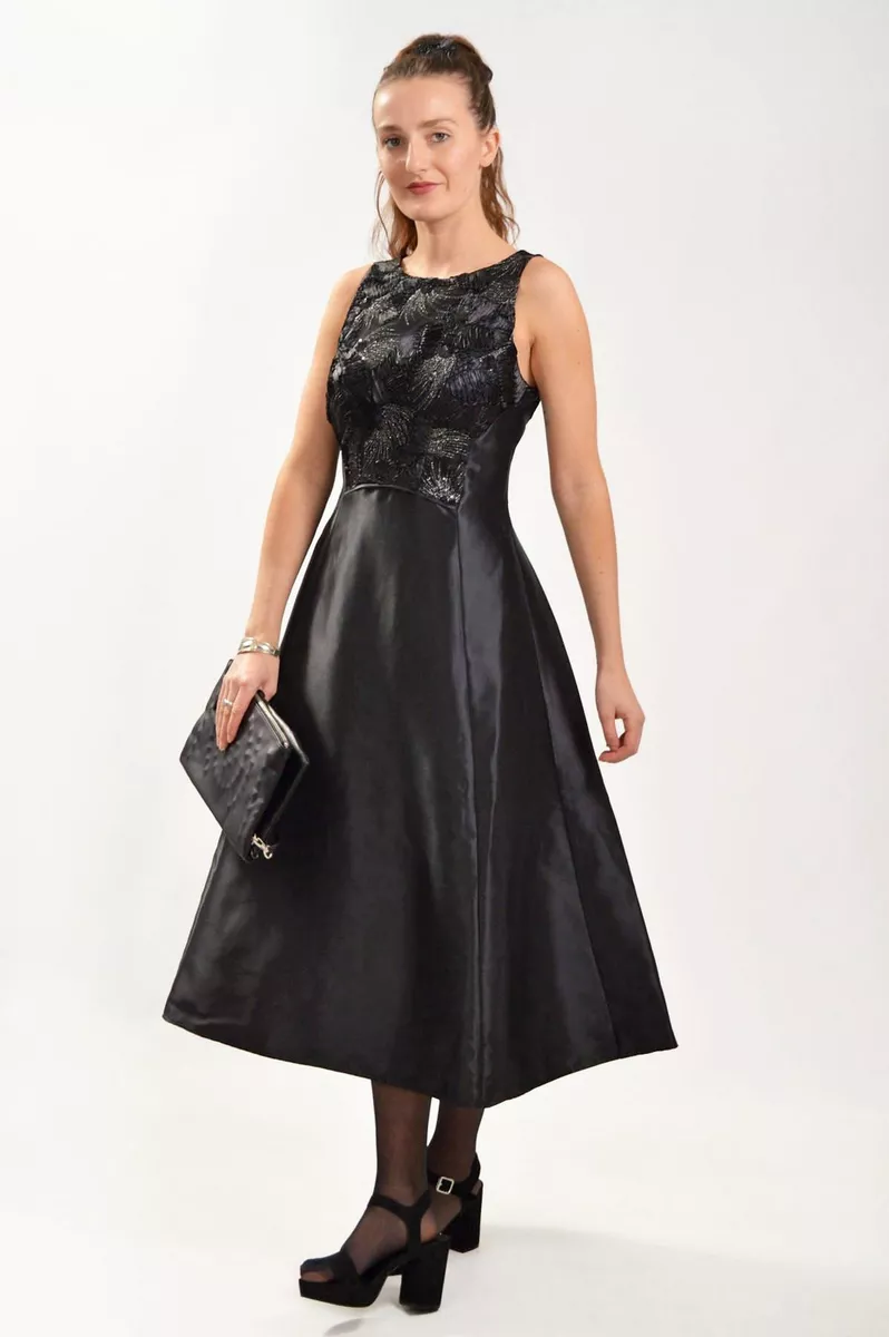Black dress 2025 flare skirt