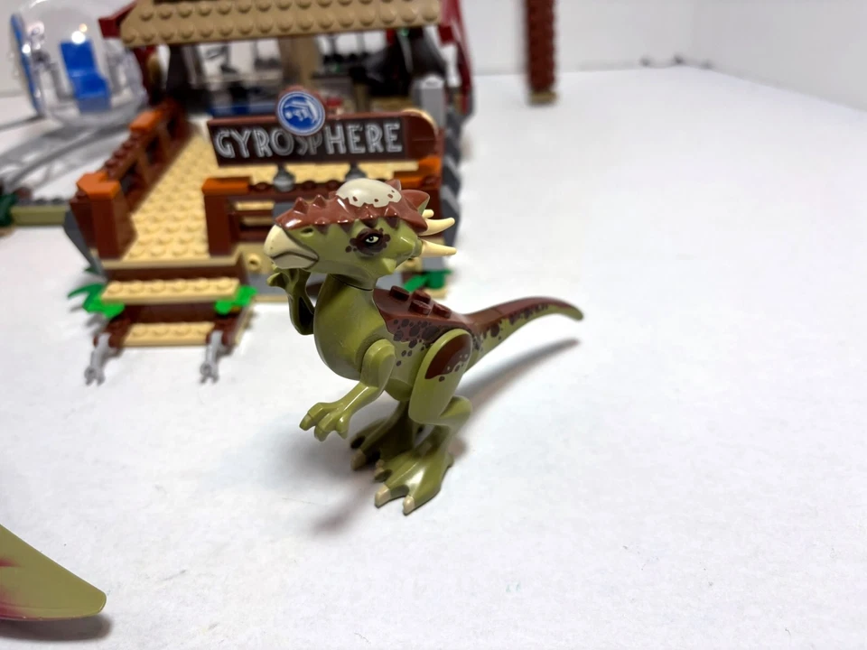 LEGO Jurassic World: Indominus rex 75941 + lab 75939 + car 70826, etc. - Image 4 of 4