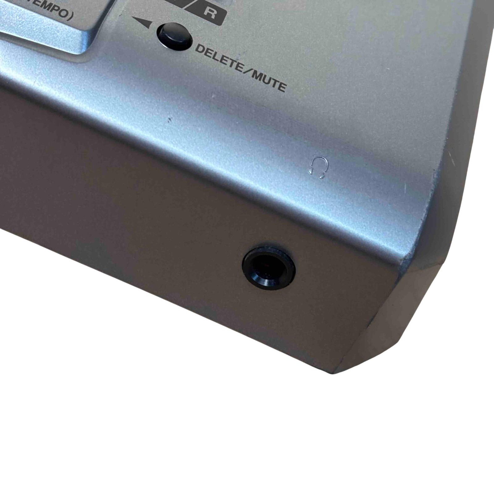 BOSS Audio BR-900CD 8 Physical Tracks/64 Total V-Tracks Digital Recording Studio