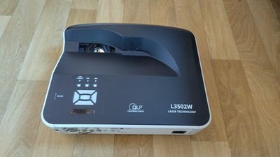 Beamer - Laser DLP L3502W von Texas Instruments inklusive E-Smart Leinwand