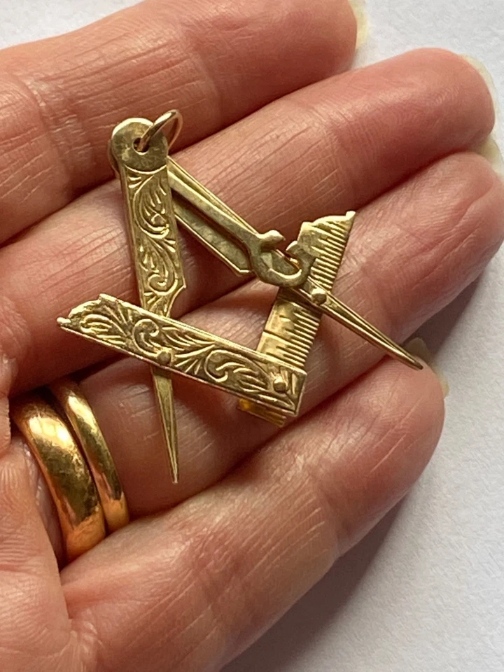 LARGE ANTIQUE VINTAGE 9CT GOLD FOLDING MASONIC PENDANT FOB SQUARE COMPASS G - Image 3 of 4