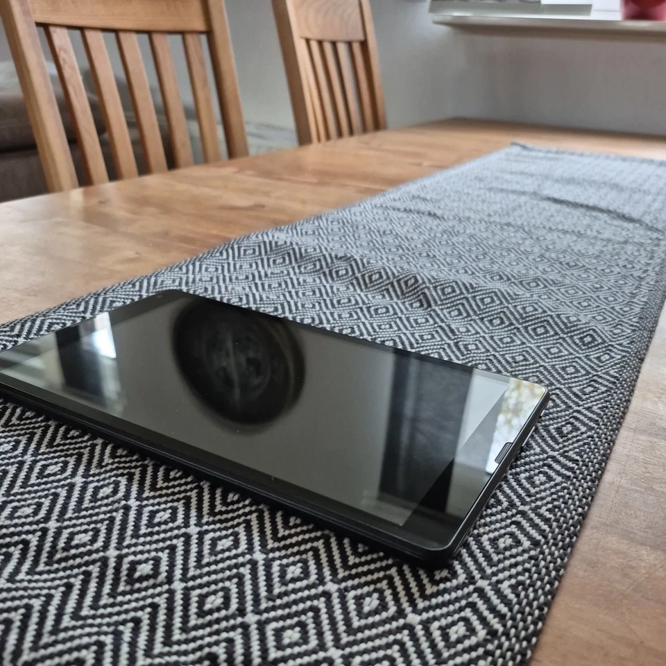 Medion Lifetab E10421 32GB, 25,7cm - 10,1 Zoll HD Tablet Android 10 - Schwarz - Bild 2 von 4