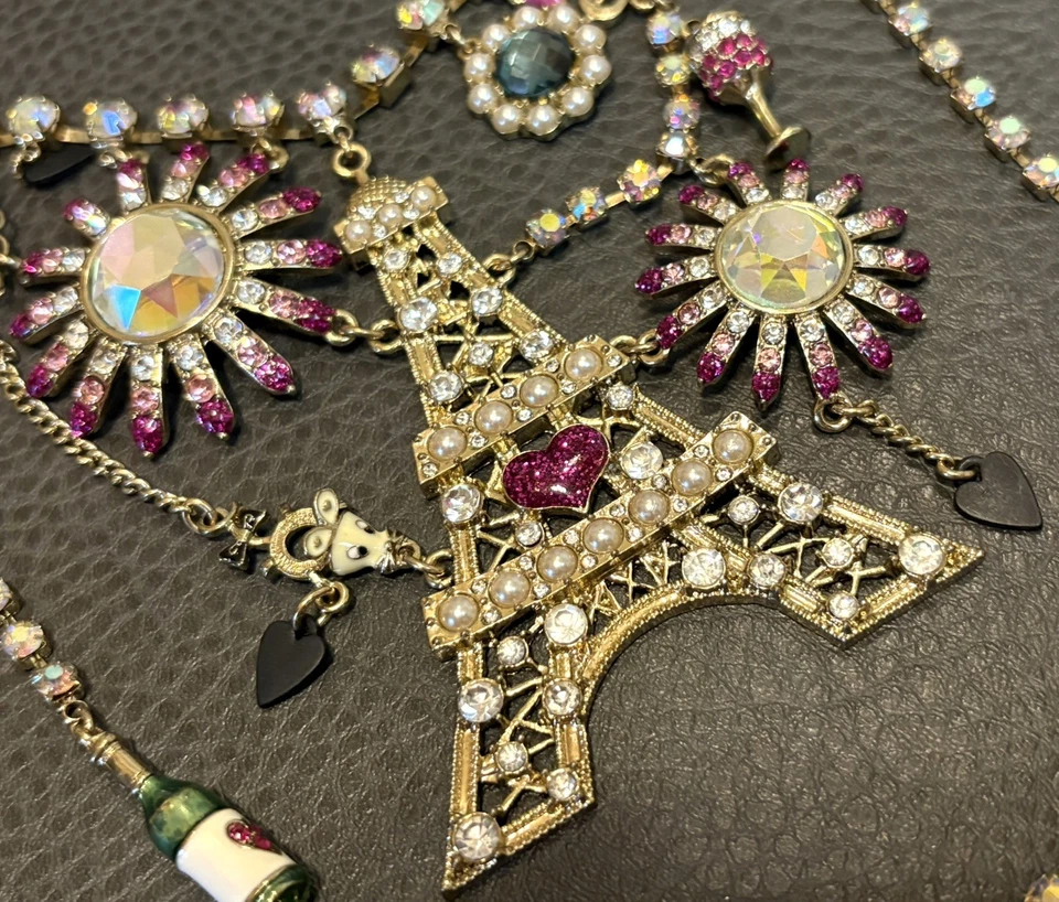 COLLAR BETSEY JOHNSON “PARÍS SIEMPRE ES UNA BUENA IDEA” TORRE EIFFEL GATO ENCANTO Foto 3 de 4