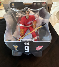 Detroit Red Wings Gordie Howe 2018 Import Dragons Limited Edition Figure