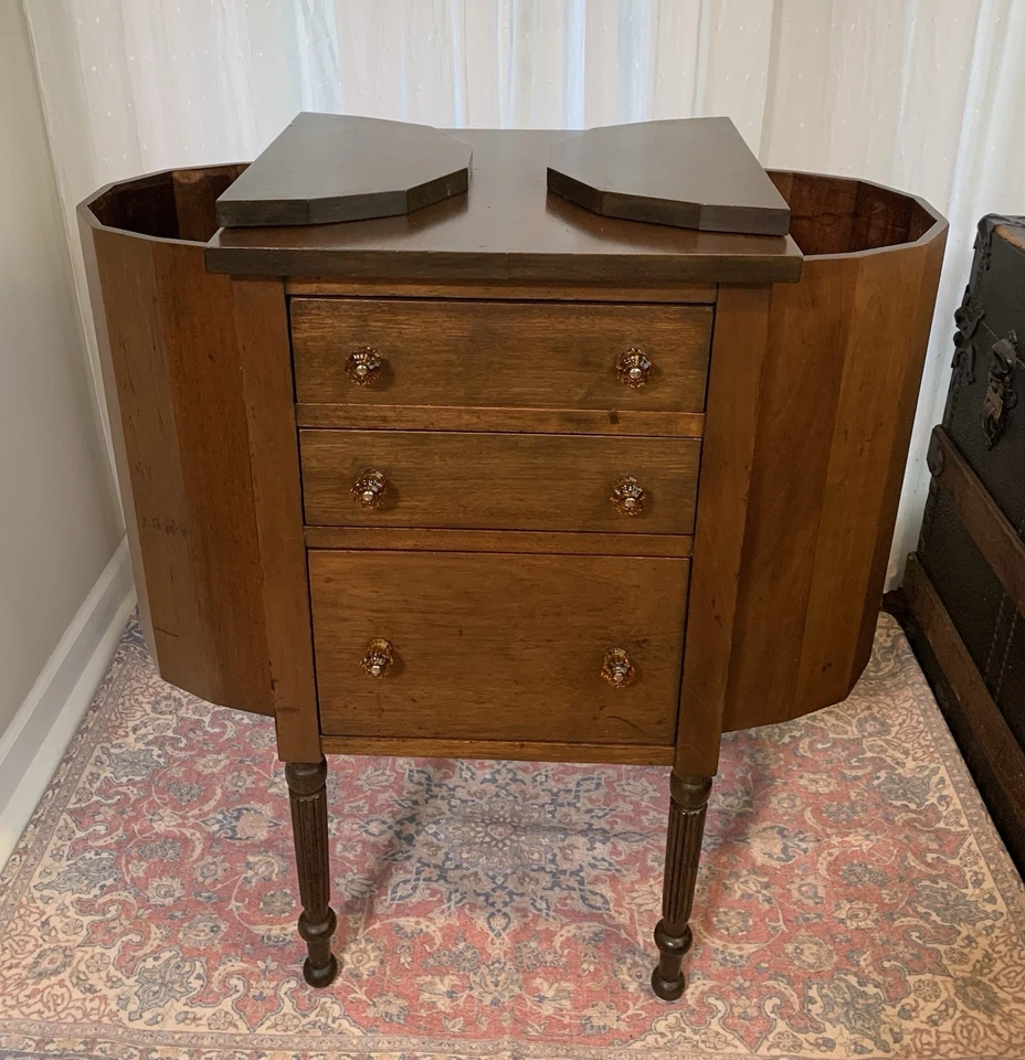 vintage mahogany Martha Washington sewing stand/nightstand/end table/cabinet - Image 3 of 4