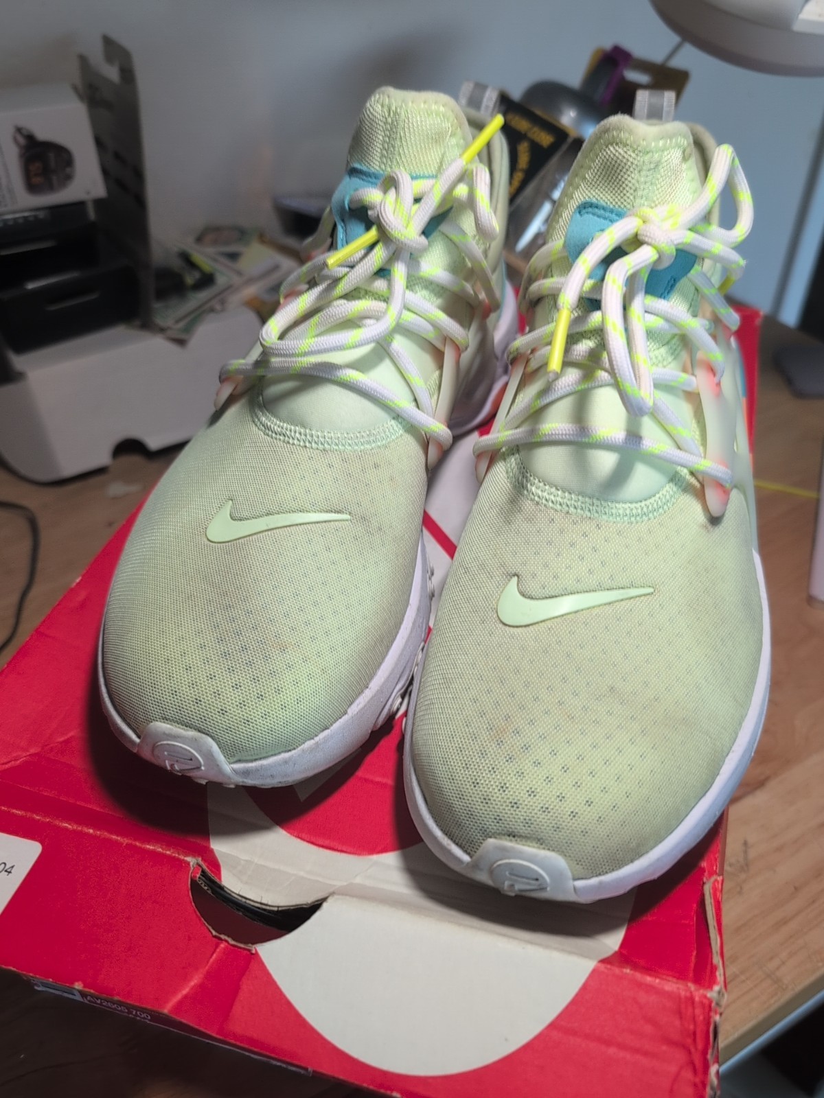 Men 10.5 US Nike React Presto Barely Volt Men Sne… - image 3