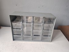 Kunststoff 16 Schubladen Wandmontage Organizer Aufbewahrung. Eine Schublade fehlt