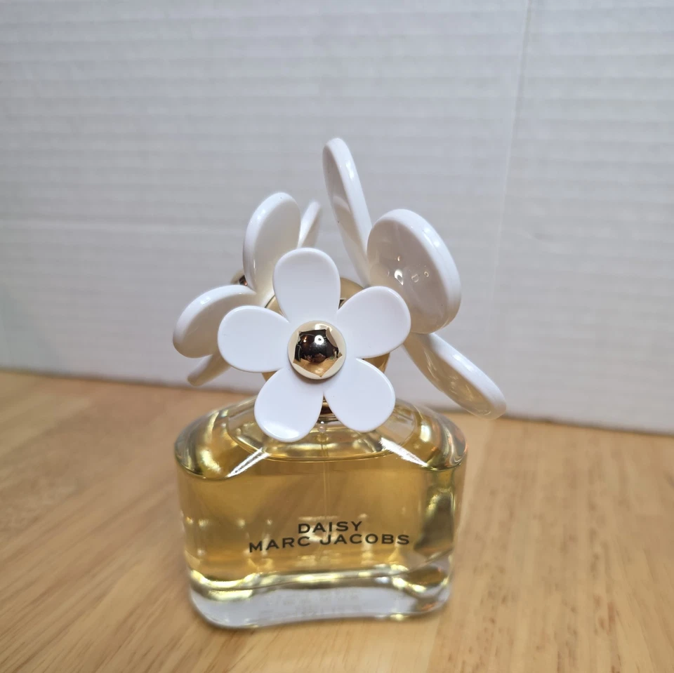Perfume para mujer Marc Jacobs Daisy por Marc Jacobs 1,6 OZ EDT nuevo en caja Foto 2 de 4