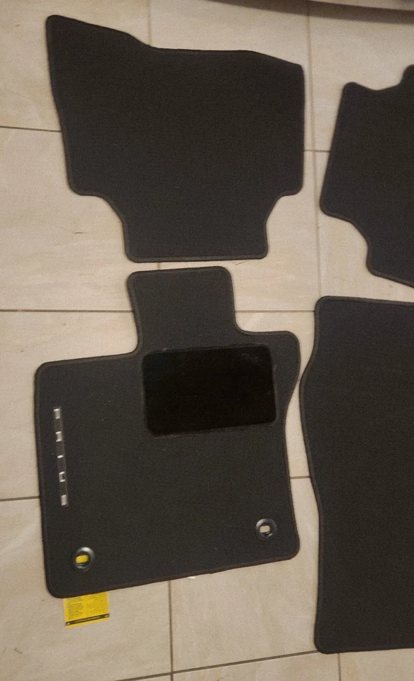 Alfombrillas y alfombrillas de carga negras Toyota Prius 2023-2025 OEM NUEVAS Foto 3 de 4