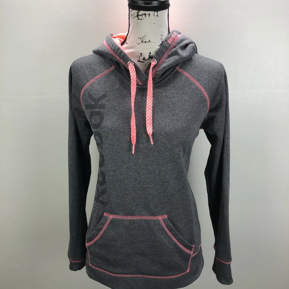 Sudadera con Capucha Gris Pullover Gráfico REEBOK Para Mujer Talla Mediana Foto 2 de 4